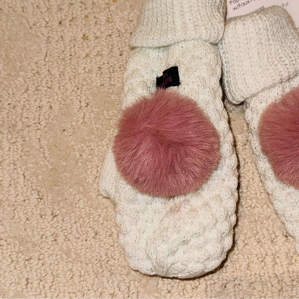 Surell White color Popcorn Knit Girls Mittens with Faux Fur Pink Pom-Pom NWT